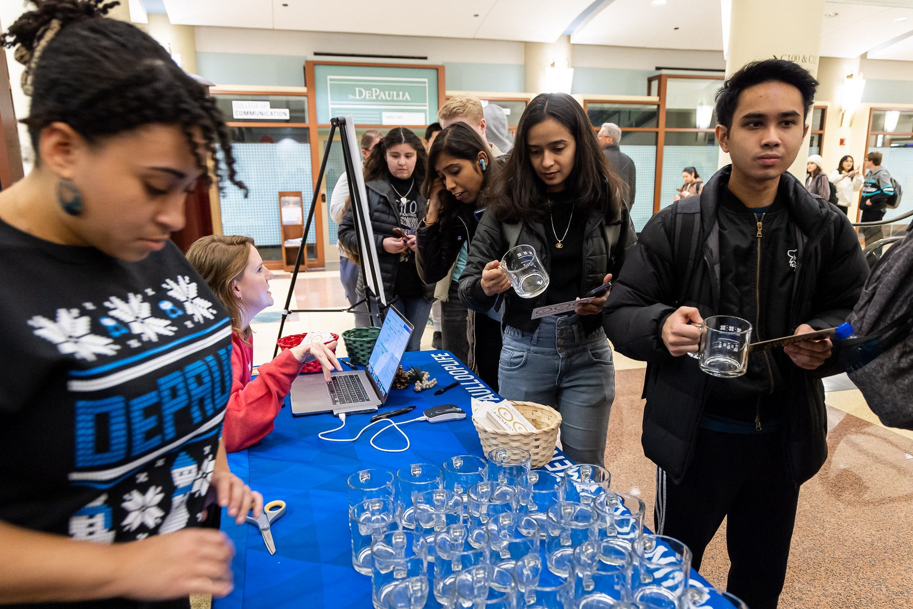 Tuesday also featured the Loop Cookie Stroll. (Photo by Jeff Carrion / DePaul University) 